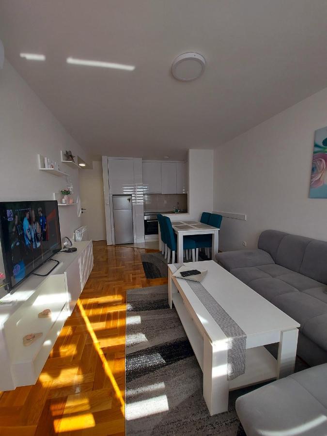 Apartman Victoria Lukavica Exteriér fotografie
