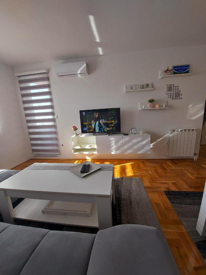 Apartman Victoria Lukavica Exteriér fotografie